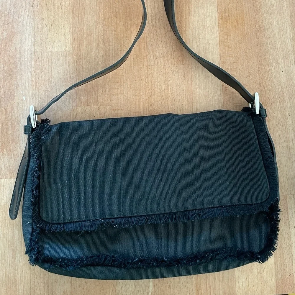 EUC Black unbranded fringe detail satchel